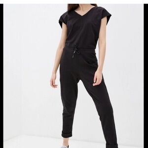 NWT Patagonia Organic Cotton Roaming
Jumpsuit Black
Size Small